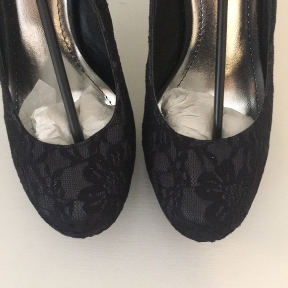 Black Lace Stiletto pump heels - Picture 3 of 5